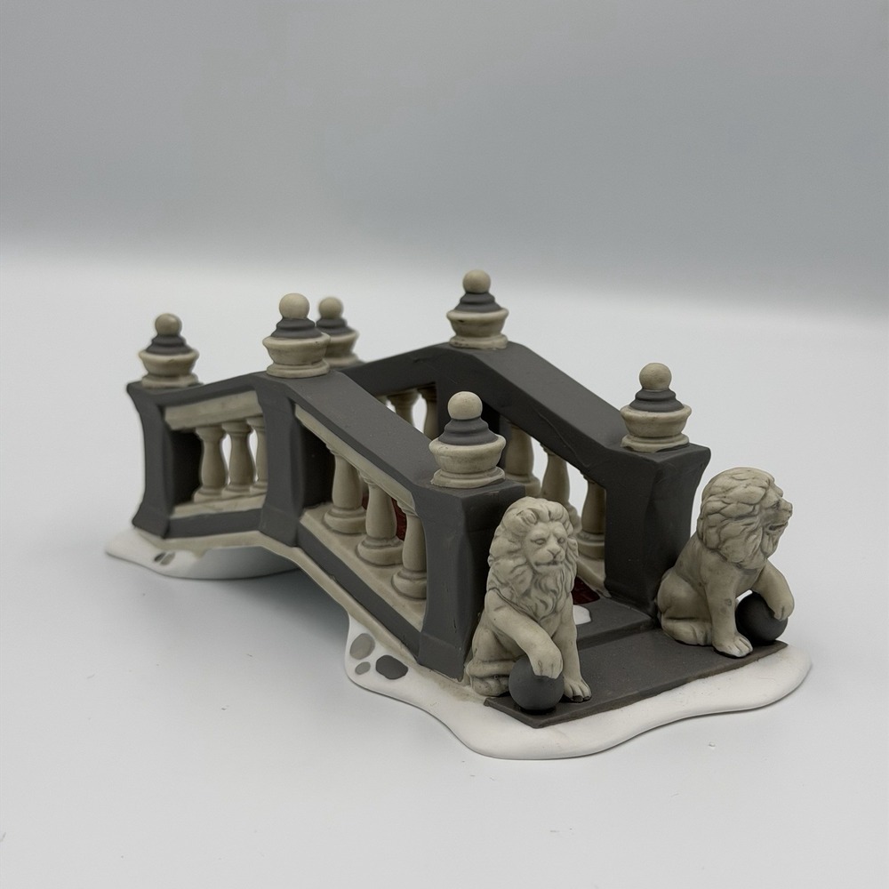 Department 56 Heritage Village Collection Lionhead Bridge #5864-5 Retired